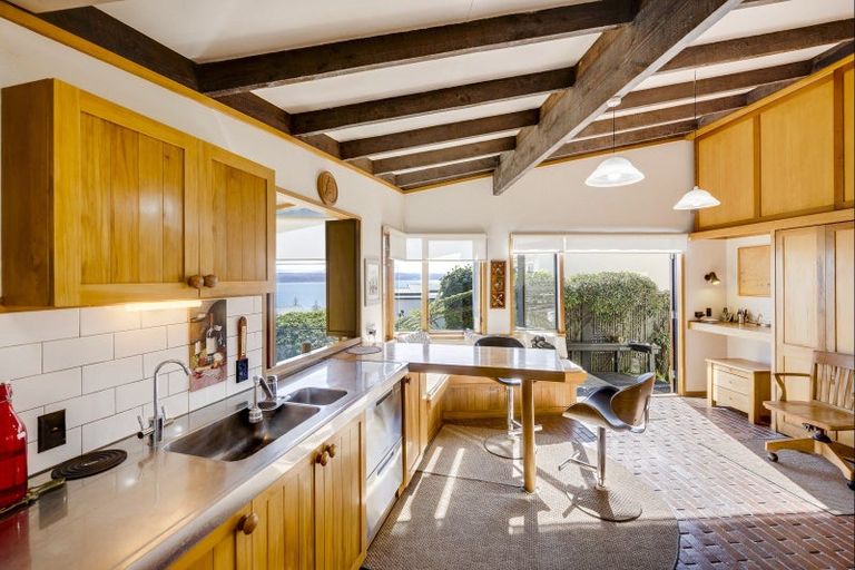 Photo of property in 34 Roslyn Road, Bluff Hill, Napier, 4110