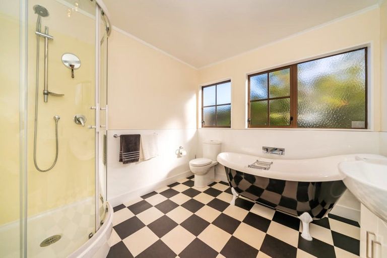 Photo of property in 28 Castle Crescent, Stokes Valley, Lower Hutt, 5019