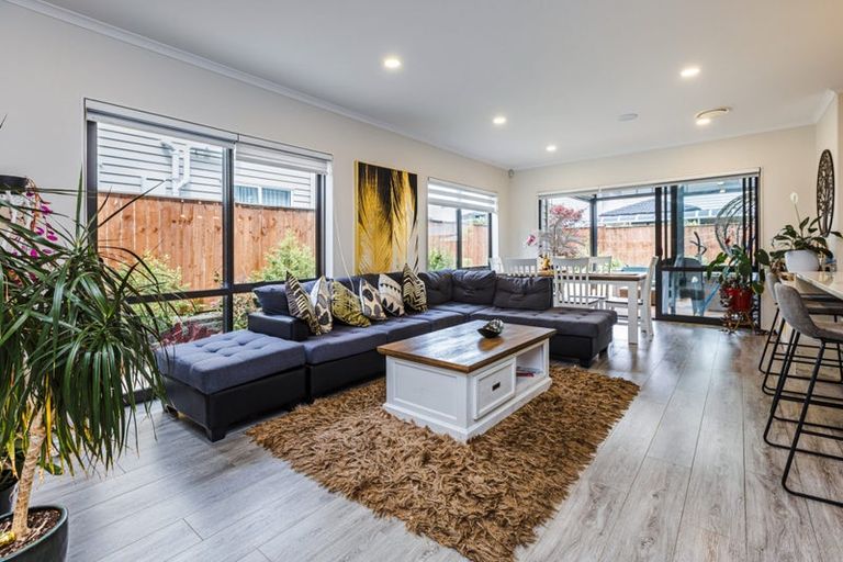 Photo of property in 32 Carrickdawson Drive, Flat Bush, Auckland, 2019