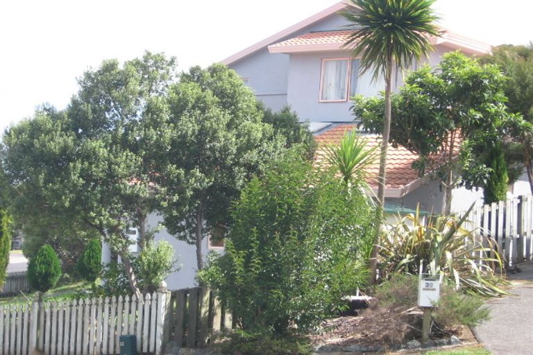 Photo of property in 1/39 Witheford Drive, Bayview, Auckland, 0629
