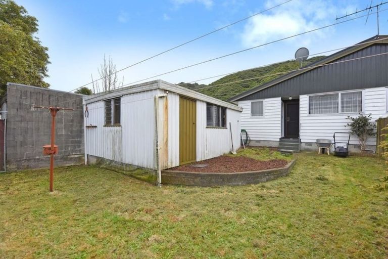 Photo of property in 1/6 Indiana Grove, Totara Park, Upper Hutt, 5018