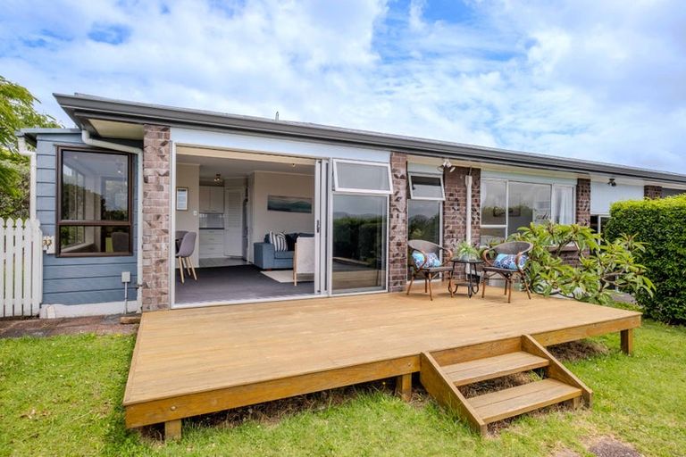Photo of property in 1/33 Rosario Crescent, Red Beach, 0932