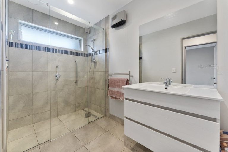 Photo of property in 2/23 Wakelin Place, Redwood, Christchurch, 8051