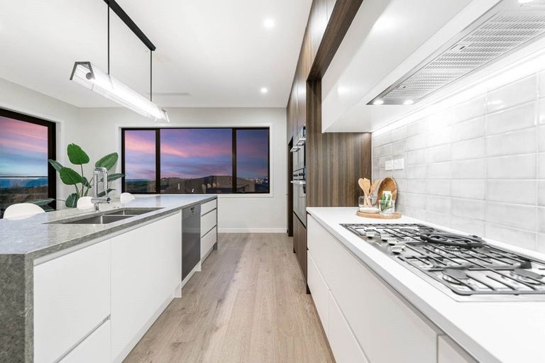 Photo of property in 29 Kumukumu Road, Long Bay, Auckland, 0630