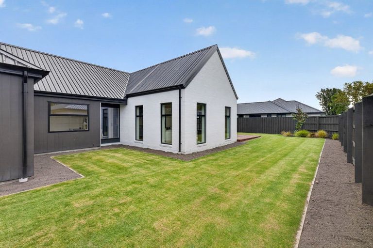 Photo of property in 28 Inch Crescent, Rangiora, 7400