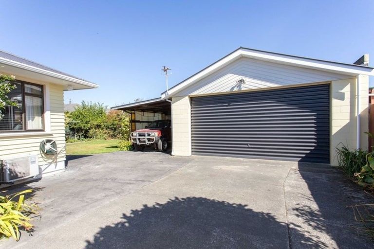 Photo of property in 15 Emlyn Place, Avondale, Christchurch, 8061