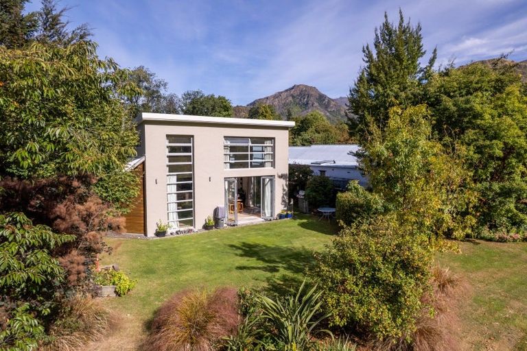 Photo of property in 23 Nairn Street, Arrowtown, 9302