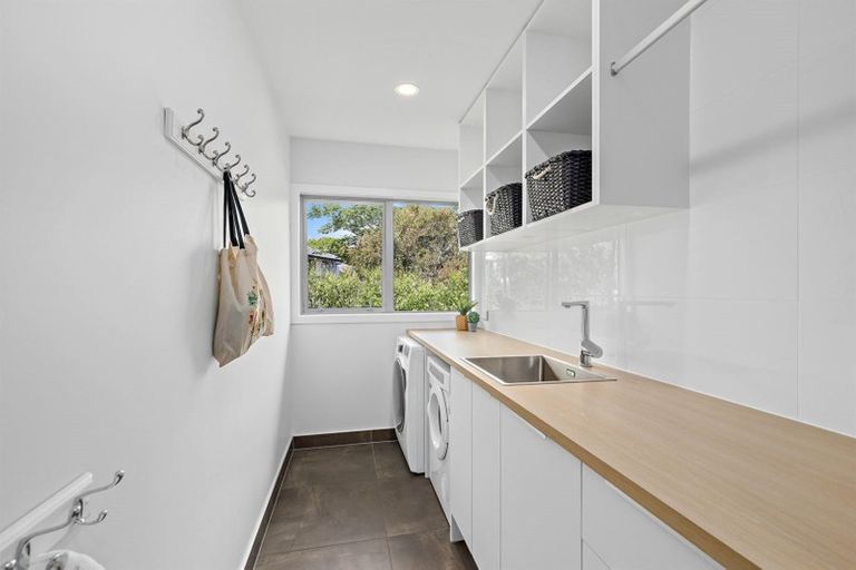 Photo of property in 32 John Downs Drive, Browns Bay, Auckland, 0630