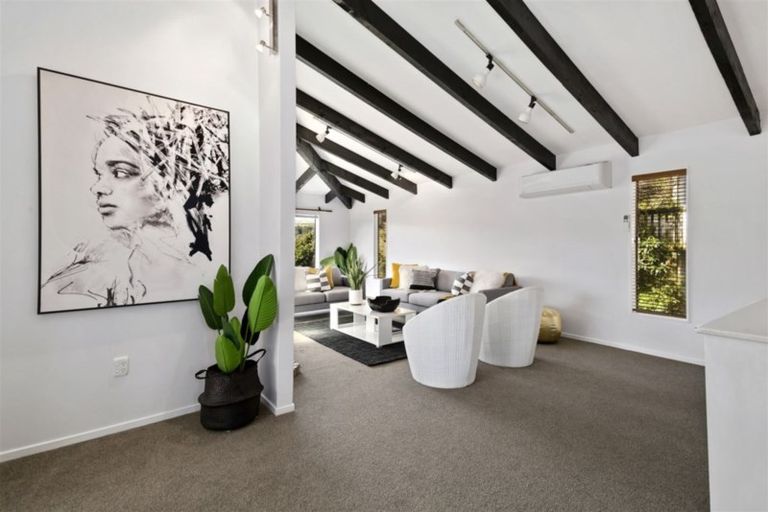 Photo of property in 25 Exploration Way, Whitby, Porirua, 5024