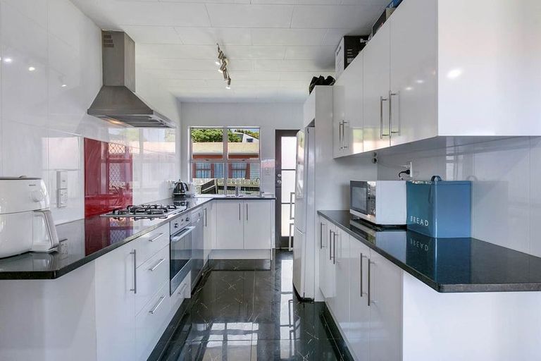 Photo of property in 2/2 Chevis Place, Pakuranga, Auckland, 2010