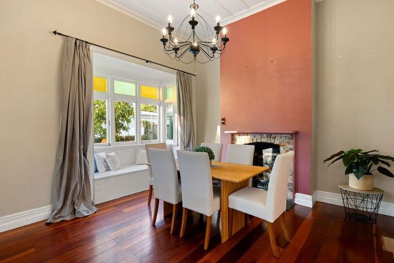 Photo of property in 128 Victoria Street, Cambridge, 3434