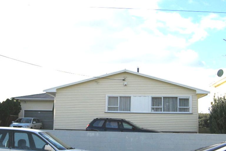 Photo of property in 12 Woodford Avenue, Henderson, Auckland, 0610