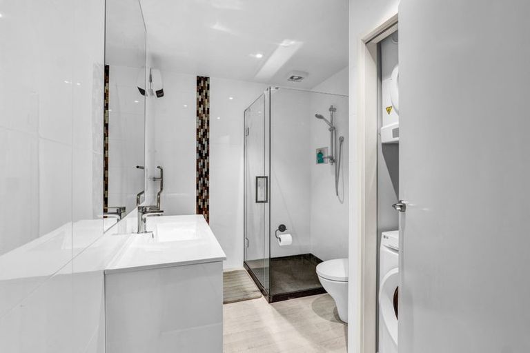 Photo of property in 5b Catherine Crescent, Moturoa, New Plymouth, 4310