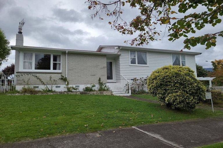 Photo of property in 2 Monterey Place, Totara Park, Upper Hutt, 5018
