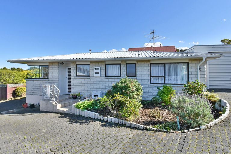 Photo of property in 1/55 Calluna Crescent, Totara Heights, Auckland, 2105