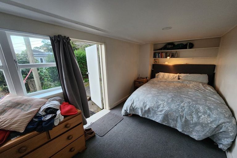 Photo of property in 106 Nicholson Road, Khandallah, Wellington, 6035