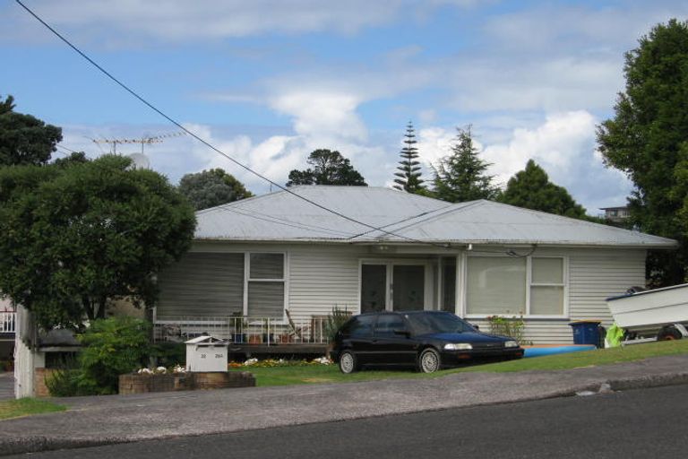 Photo of property in 28 Avonleigh Road, Green Bay, Auckland, 0604