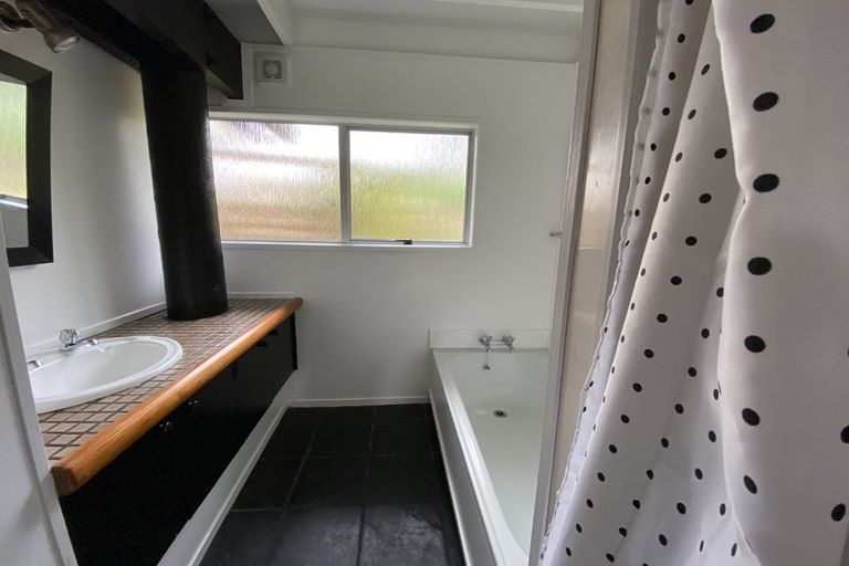 Photo of property in 33 Reynolds Place, Torbay, Auckland, 0630