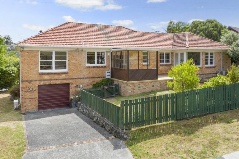 Photo of property in 2 Gulf Road, Murrays Bay, Auckland, 0630