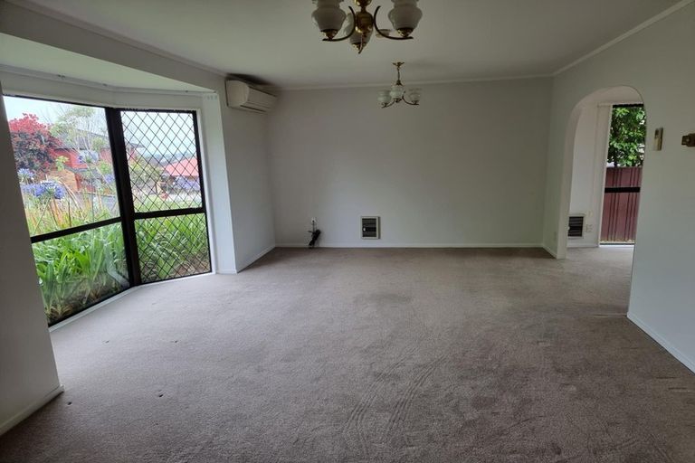 Photo of property in 57 Dalwhinnie Parade, Highland Park, Auckland, 2010