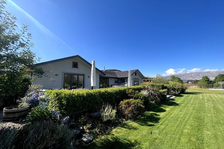 Photo of property in 11 Bevan Place, Wanaka, 9305