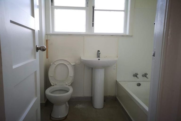 Photo of property in 35-37 Goldsmith Crescent, Levin, 5510