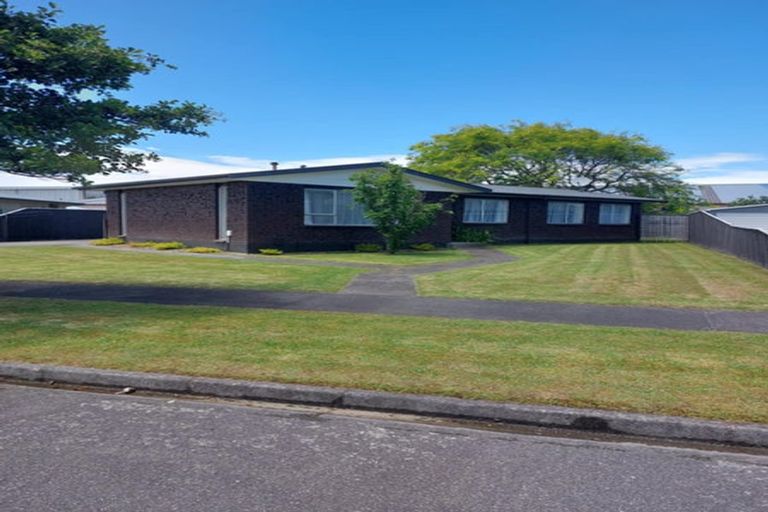 Photo of property in 42 Acacia Street, Kelvin Grove, Palmerston North, 4414