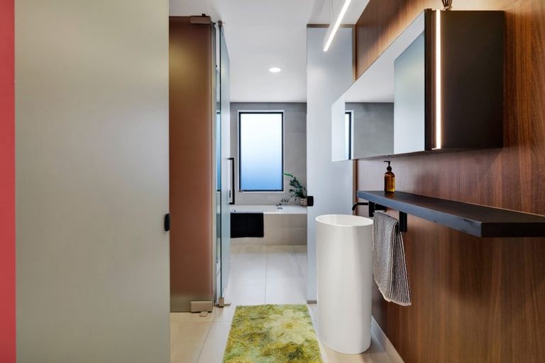 Photo of property in 12a Baring Terrace, Strandon, New Plymouth, 4312