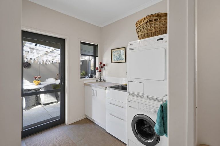 Photo of property in 59 Lismore Street, Merrilands, New Plymouth, 4312