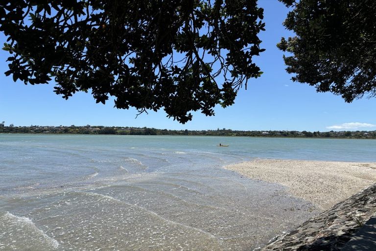 Photo of property in 15a Beresford Street, Bayswater, Auckland, 0622