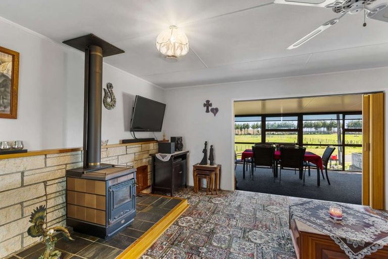 Photo of property in 18 Swinbourne Street, Waverley, 4510