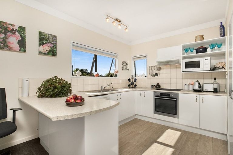 Photo of property in 120 Whangaparaoa Road, Red Beach, 0932