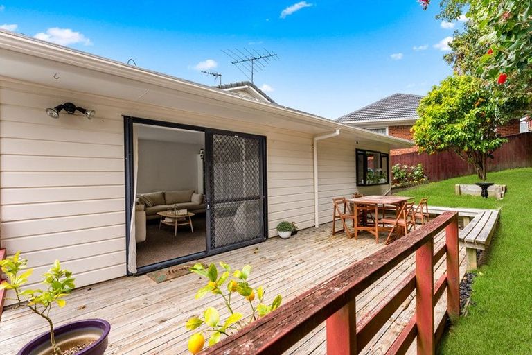 Photo of property in 2/9 Hogans Road, Glenfield, Auckland, 0629