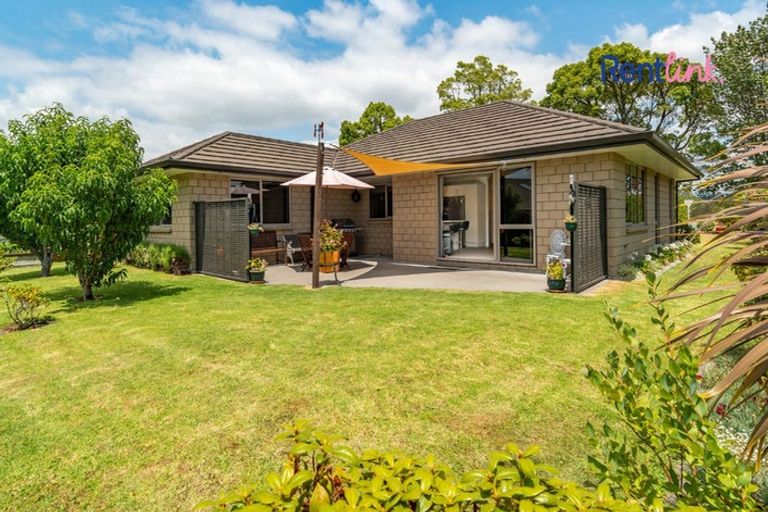 Photo of property in 52 Kayelene Place, Omokoroa, 3114