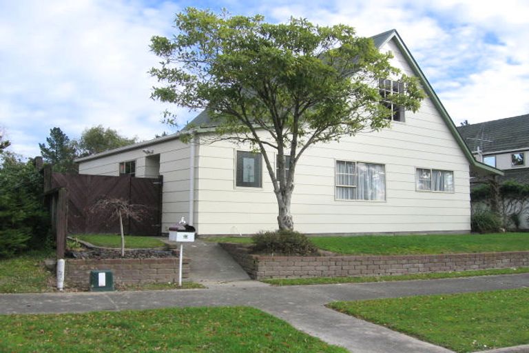Photo of property in 23 Heathcote Place, Fitzherbert, Palmerston North, 4410