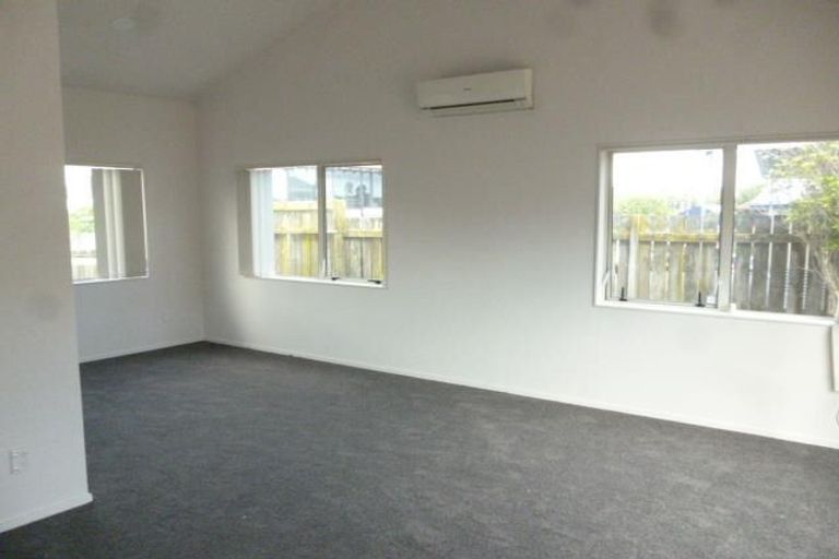 Photo of property in 1/3 Tomintoul Place, Highland Park, Auckland, 2010