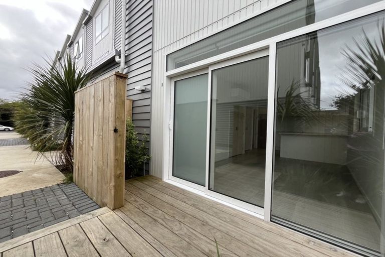 Photo of property in 3/2 Moor Avenue, Te Atatu Peninsula, Auckland, 0610