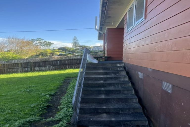 Photo of property in 26 Waimumu Road, Massey, Auckland, 0614