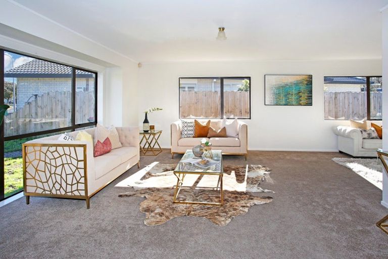 Photo of property in 52 Bob Charles Drive, Golflands, Auckland, 2013