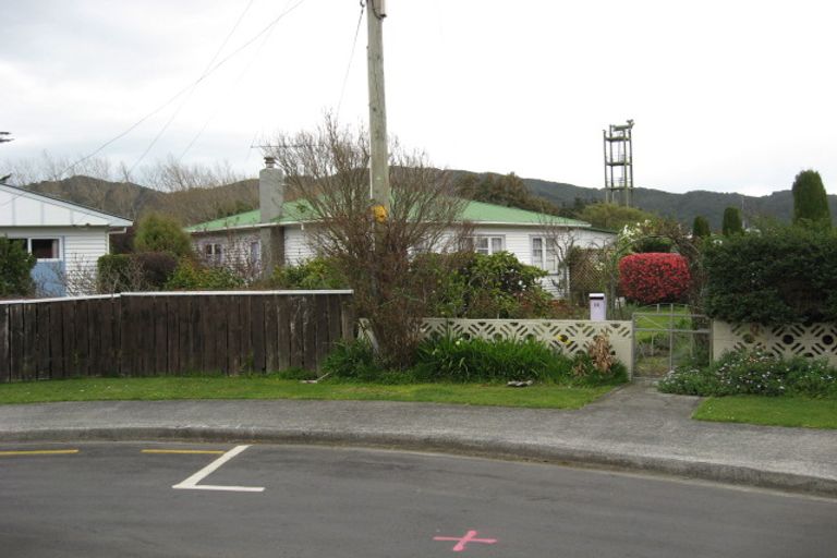 Photo of property in 16 Heath Street, Wainuiomata, Lower Hutt, 5014