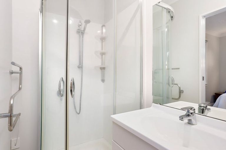 Photo of property in 19 Lawrence Crescent, Hillpark, Auckland, 2102