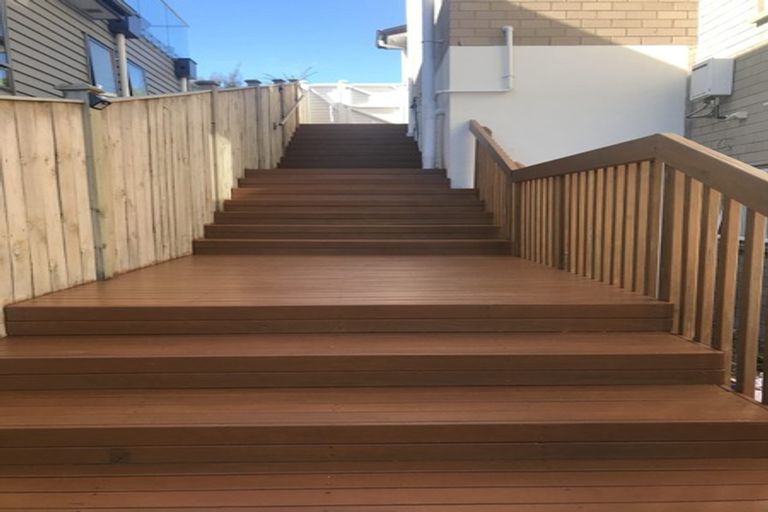 Photo of property in 24 Para Close, Fairview Heights, Auckland, 0632