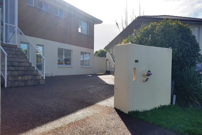 Photo of property in 15 Colin Wild Place, Glenfield, Auckland, 0629