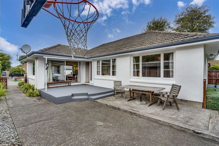 Photo of property in 33 Manor Place, Bryndwr, Christchurch, 8053