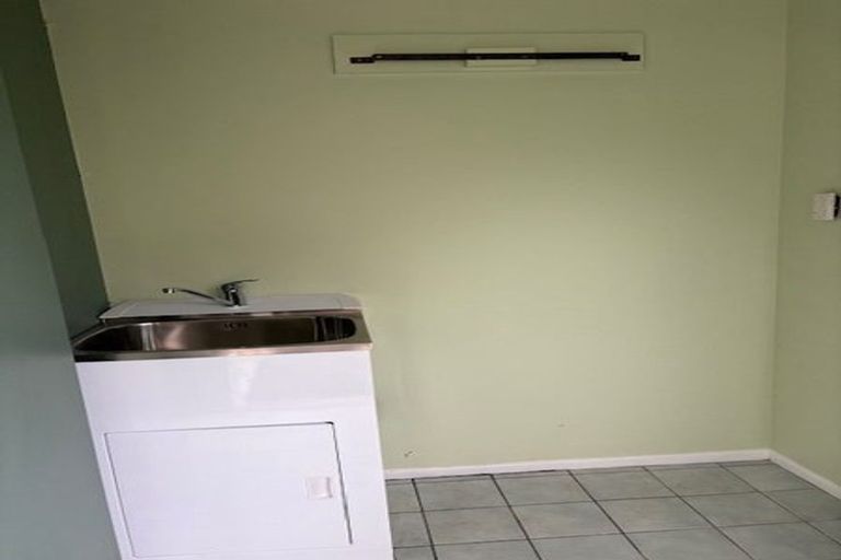 Photo of property in 3 Mackwood Place, Birkdale, Auckland, 0626