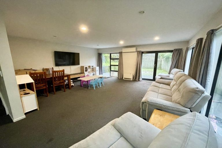 Photo of property in 19 Wantwood Grove, Churton Park, Wellington, 6037