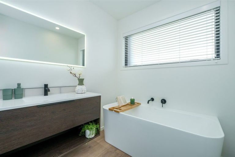 Photo of property in 1 Kamana Rise, Wanaka, 9382