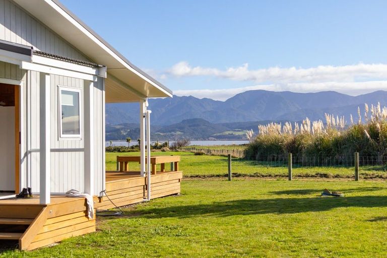 Photo of property in 103 Lake Ferry Road, Lake Ferry, Featherston, 5772