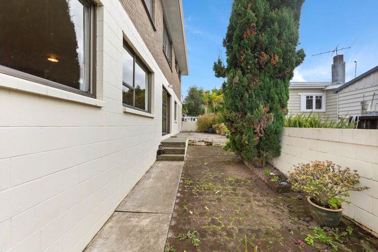 Photo of property in 44 Bradbury Road, Botany Downs, Auckland, 2010
