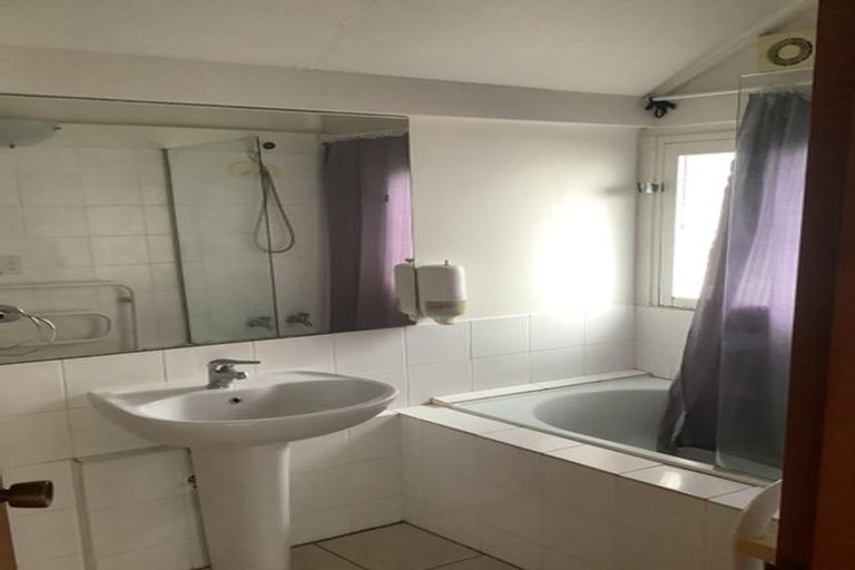 Photo of property in 1/136 Holly Road, St Albans, Christchurch, 8014